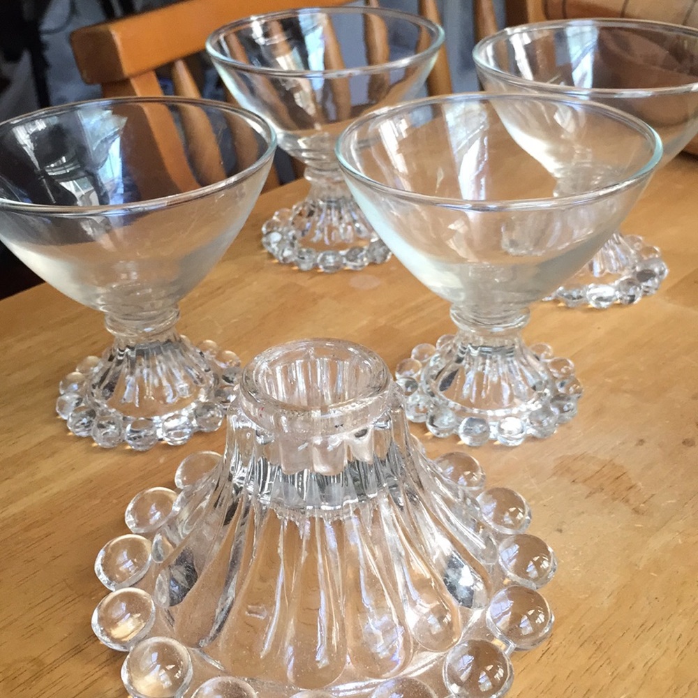 ! 4 ice cream cups with 1 candle holder set